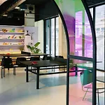 Отель The Social Hub 3*