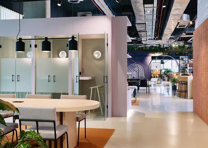 The Social Hub Отель 3*