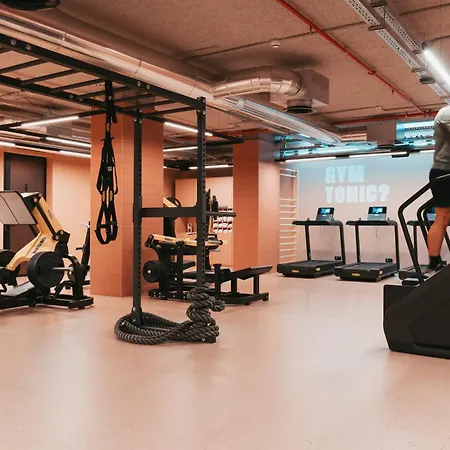 The Social Hub 3*